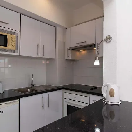 Club Atlantis 35 - One Bed Апартаменты Адехе